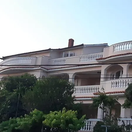 5241-3 For 4 Pers In Apartamento Lopar